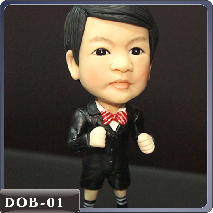 西裝小男生公仔